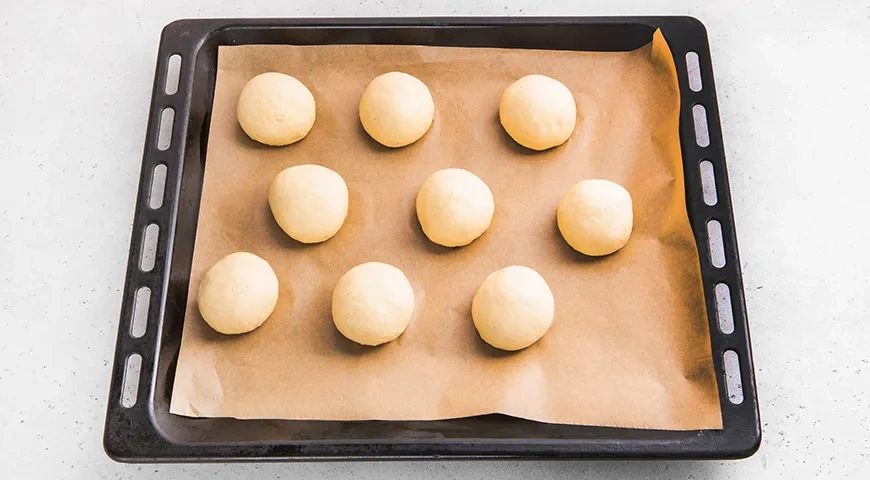 Ватрушки с повидлом: шаг 7