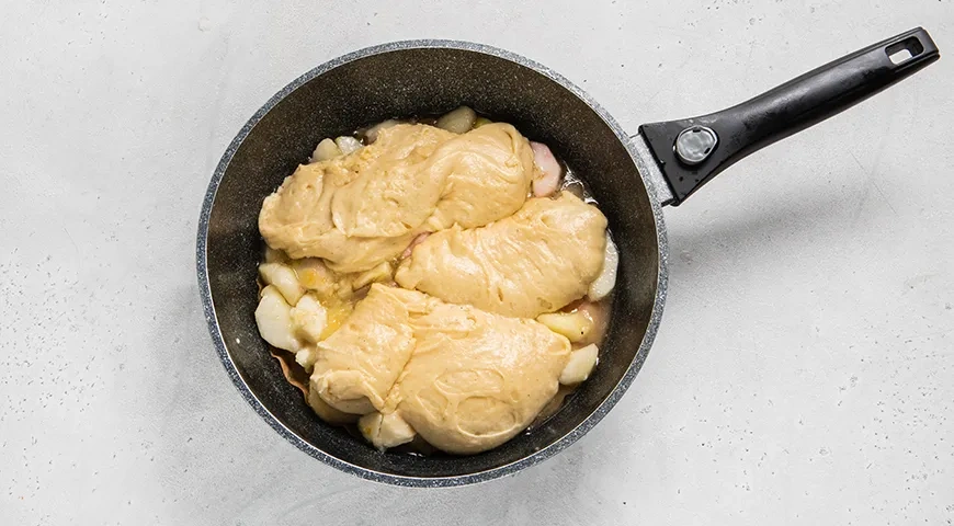 Яблочный пирог на сковороде: шаг 7