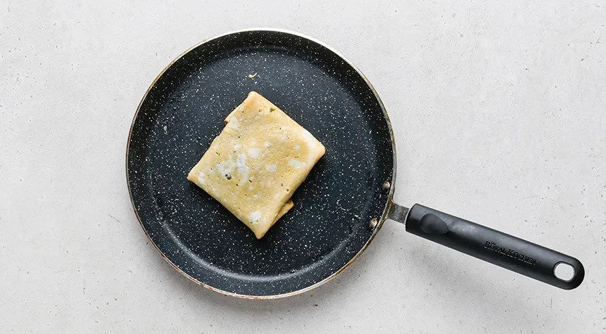 Яичный конвертик с сыром: шаг 7