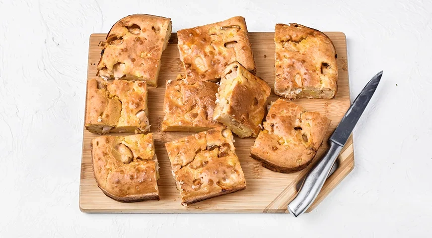 Заливной пирог на кефире с курицей и картошкой: шаг 7