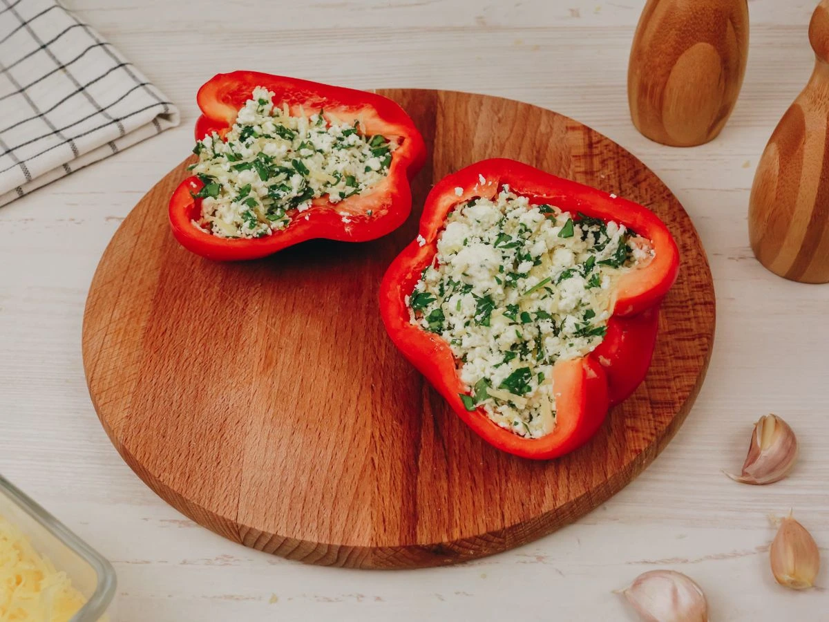Шаг 7: Запеченный перец с творогом и зеленью