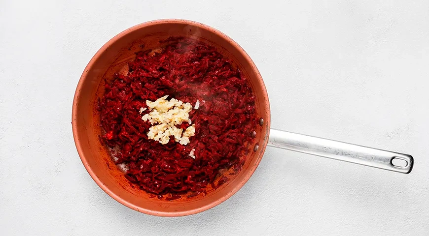 Жареная икра из свеклы на сковороде: шаг 7