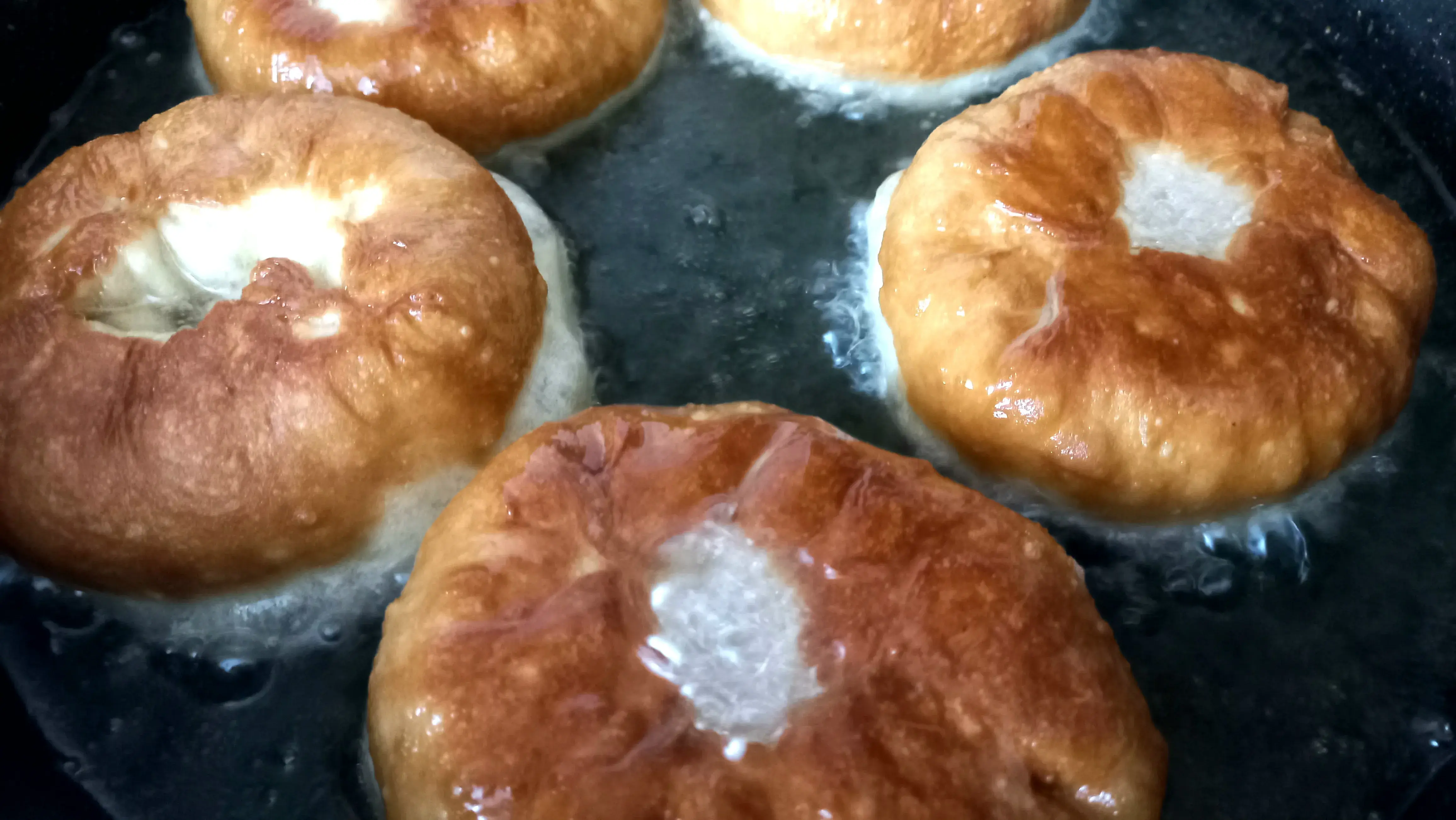 Жареные беляши на сковороде: шаг 7