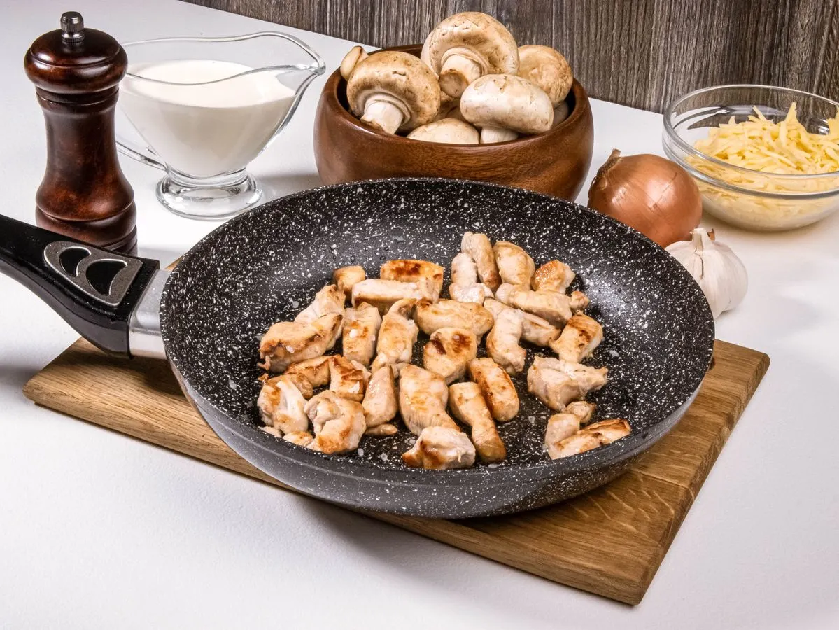 Шаг 7: Жюльен с курицей и грибами