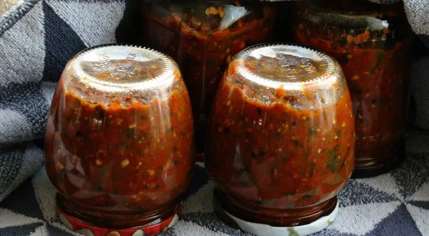 Аджика с острым перцем на зиму: шаг 8