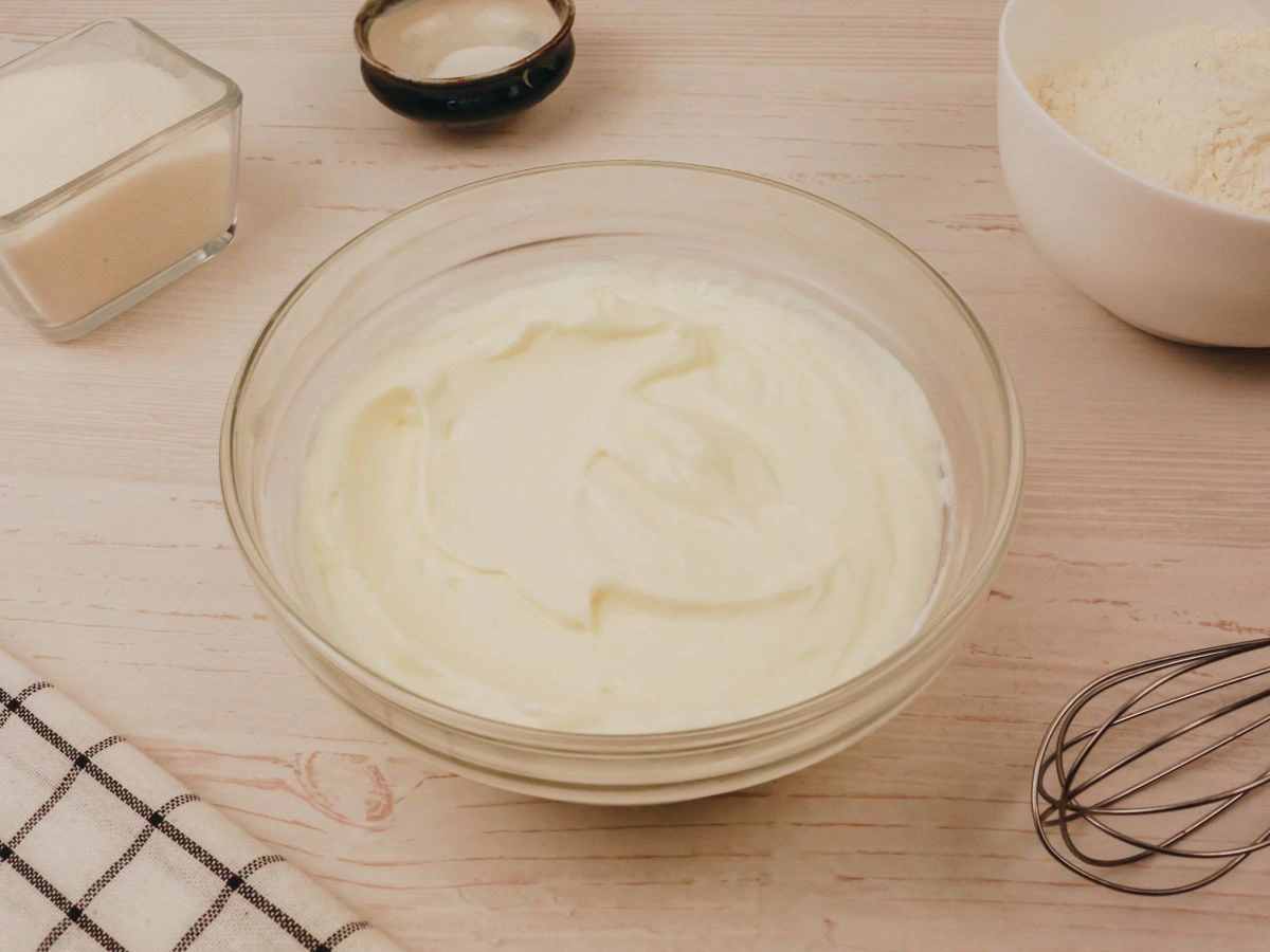 Шаг 8: Бисквит с творожным кремом и бананом