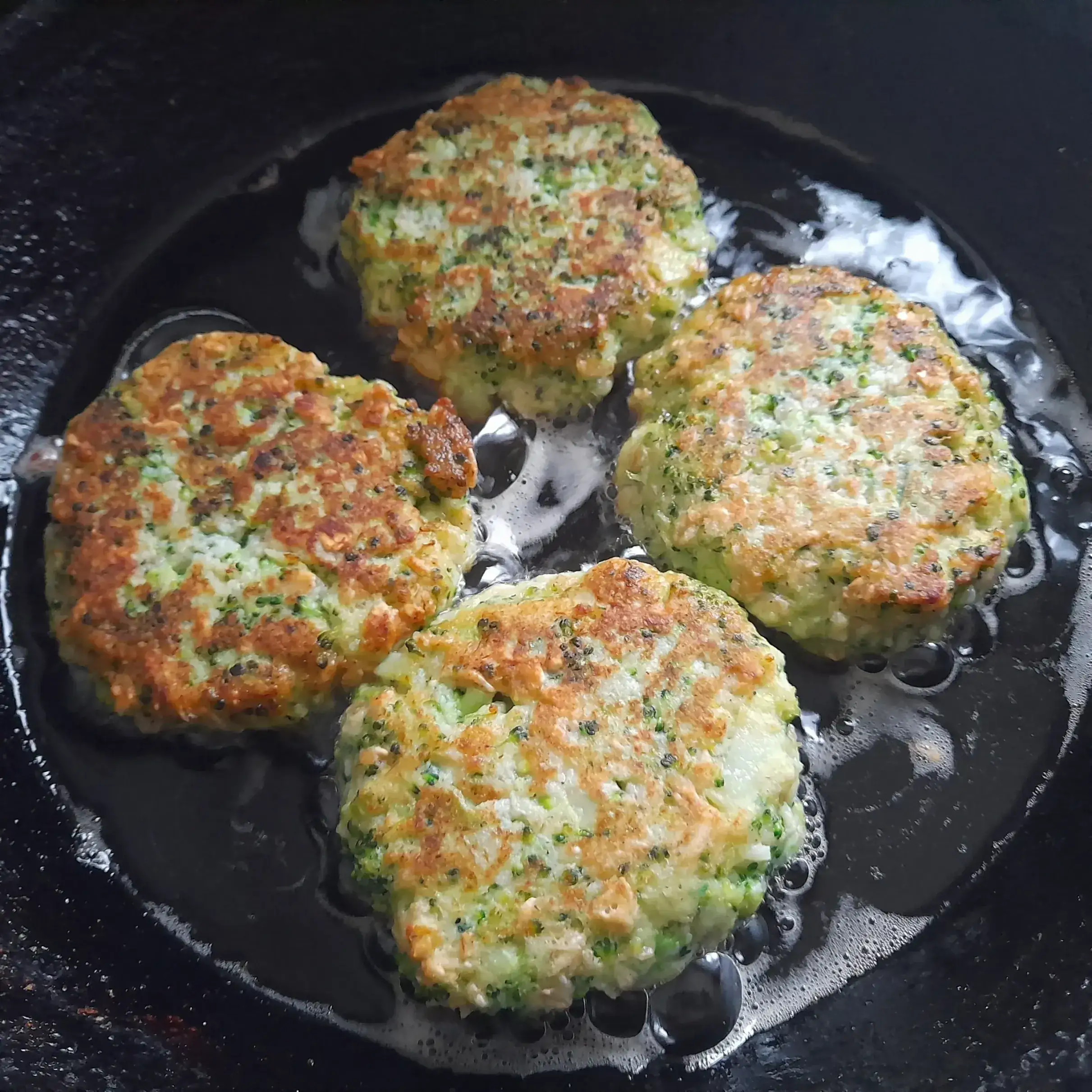 Биточки из брокколи со сметанным соусом: шаг 8