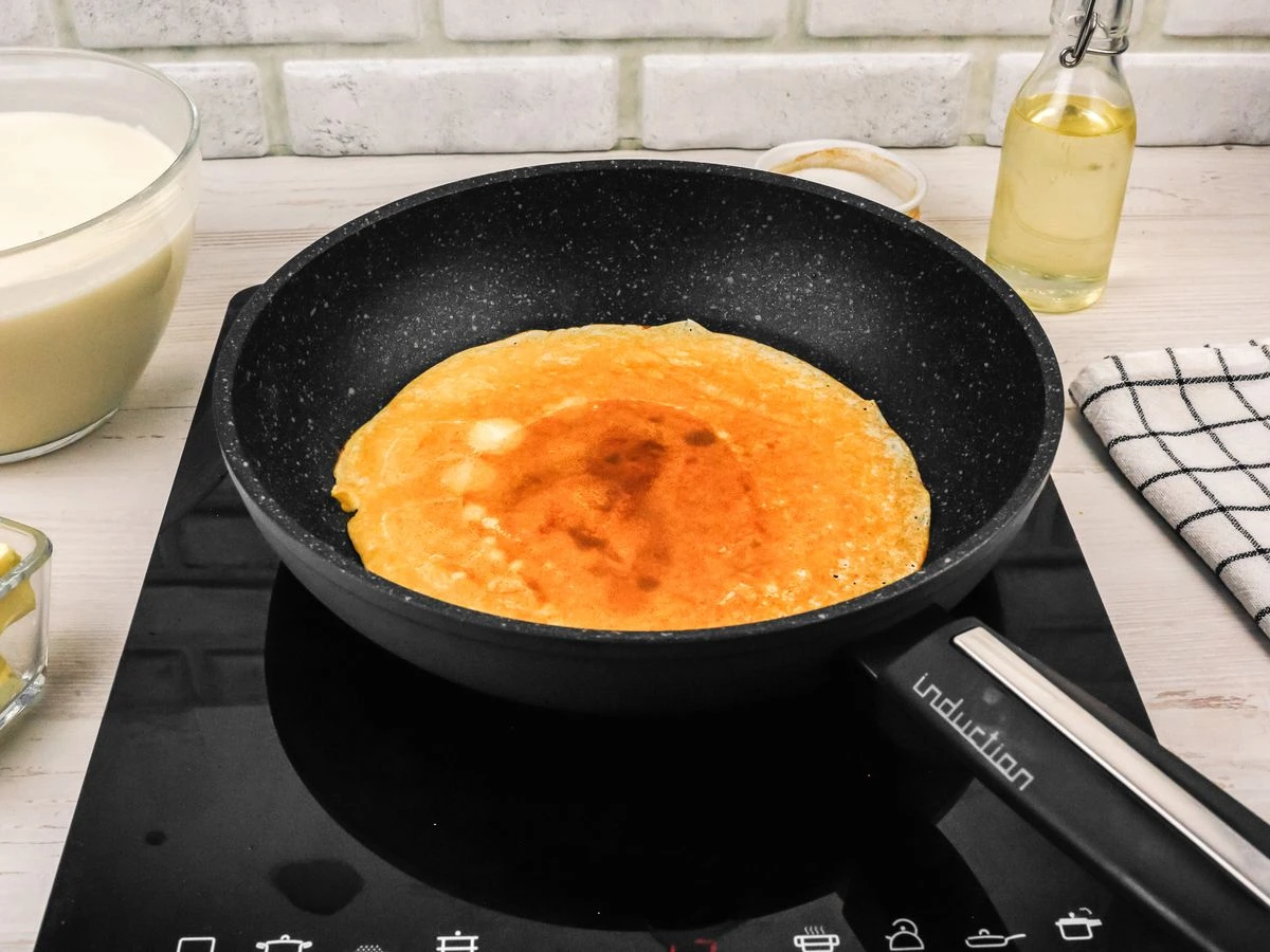 Шаг 8: Блинчики с вишней и сметаной