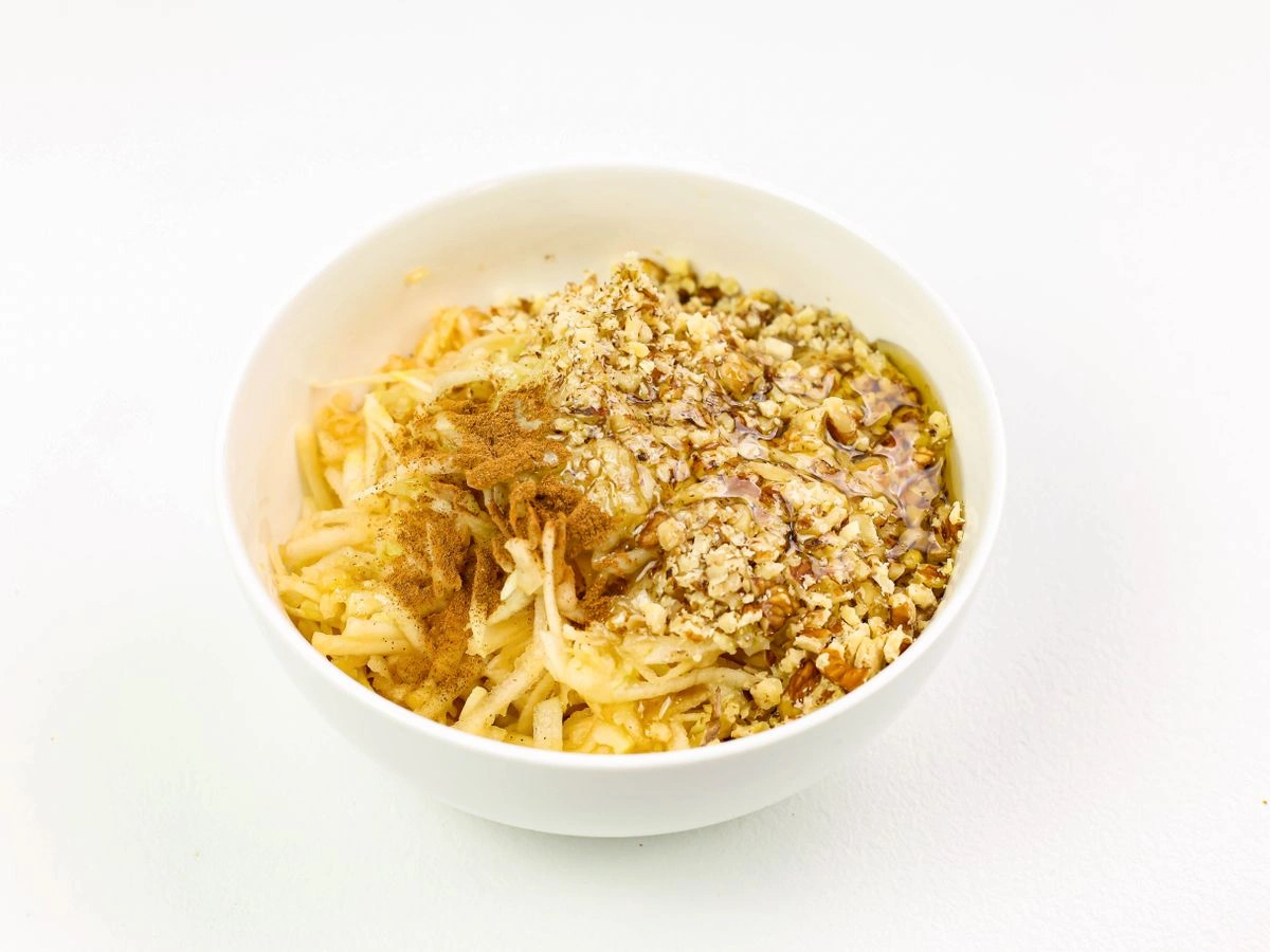 Шаг 8: Блинчики с яблоками и орехами