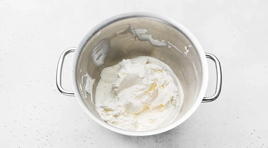 Блинный торт с кремчизом: шаг 8