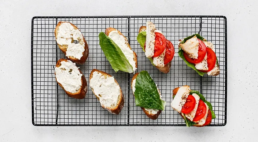 Брускетта Цезарь с курицей: шаг 8