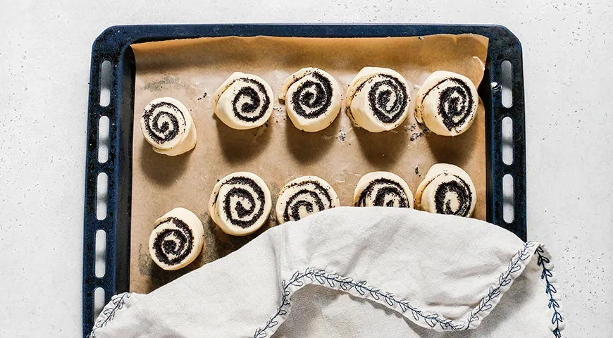 Булочки-«улитки» с маком и глазурью: шаг 8