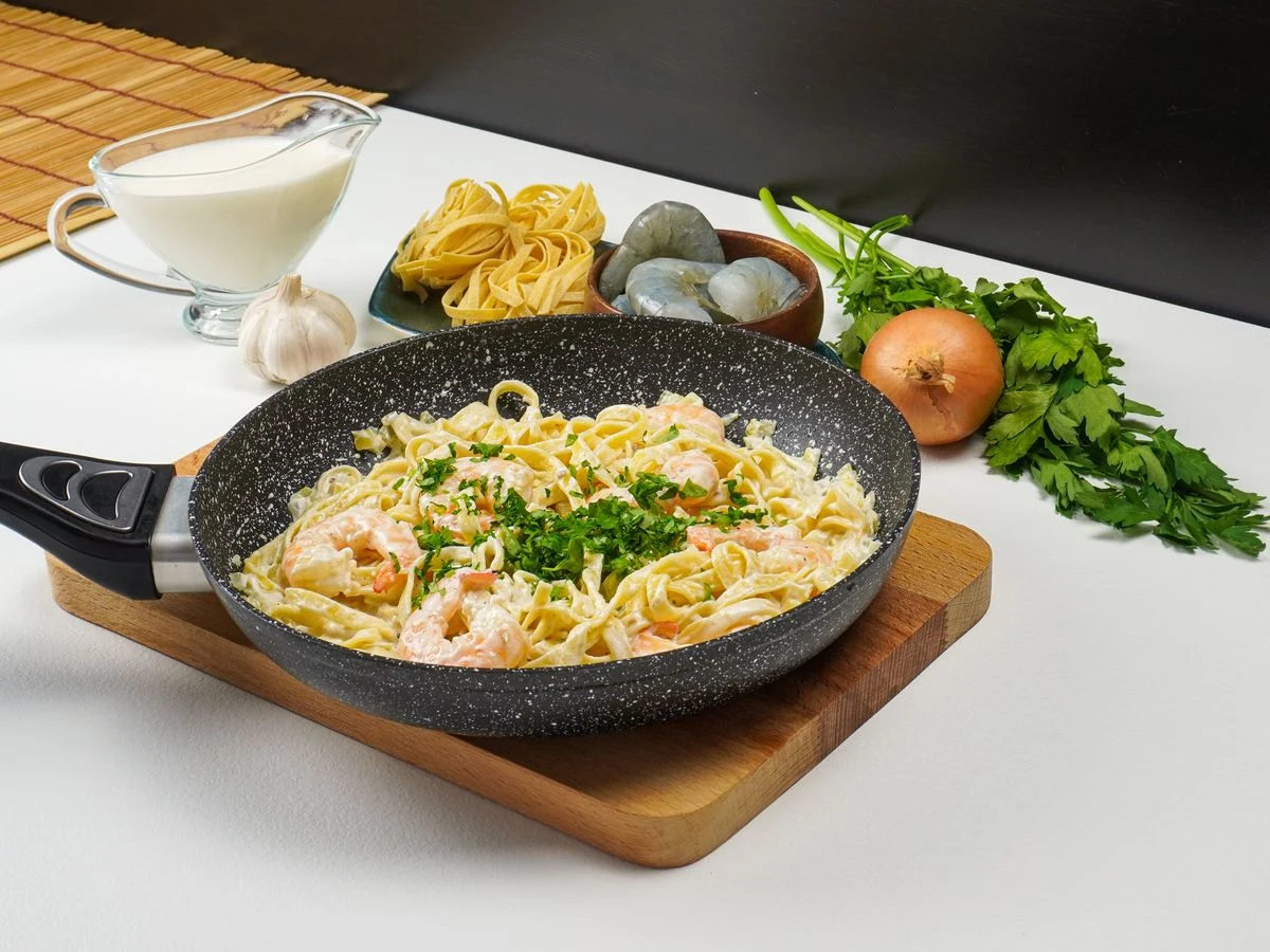 Шаг 8: Быстрая паста с креветками в сливочно-чесночном соусе