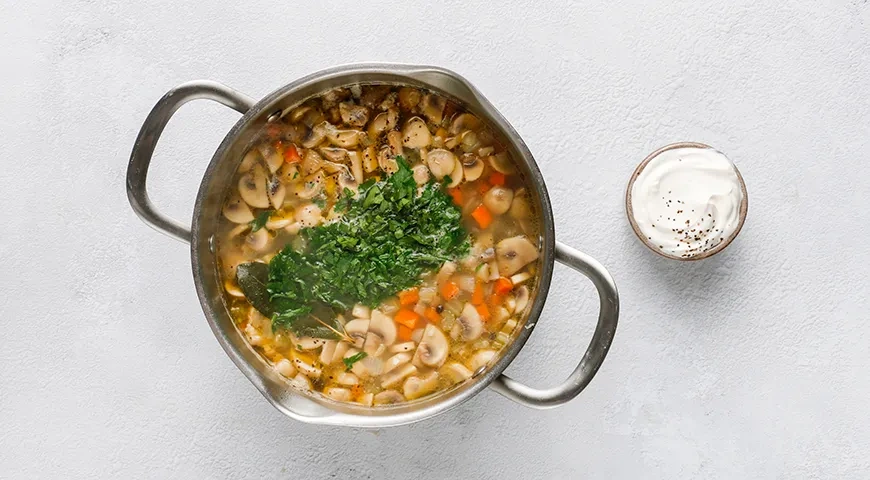 Быстрый суп из свежих шампиньонов, картофеля и моркови: шаг 8