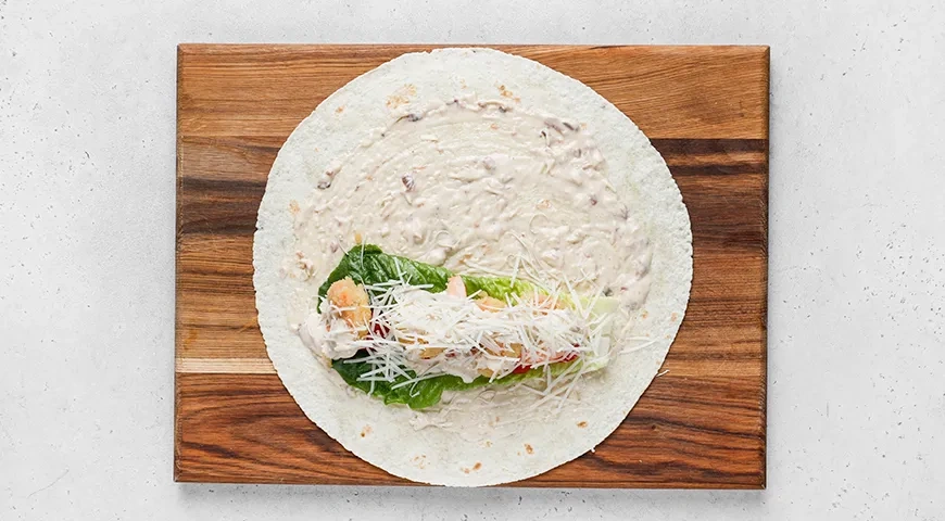 Цезарь-ролл с креветками: шаг 8