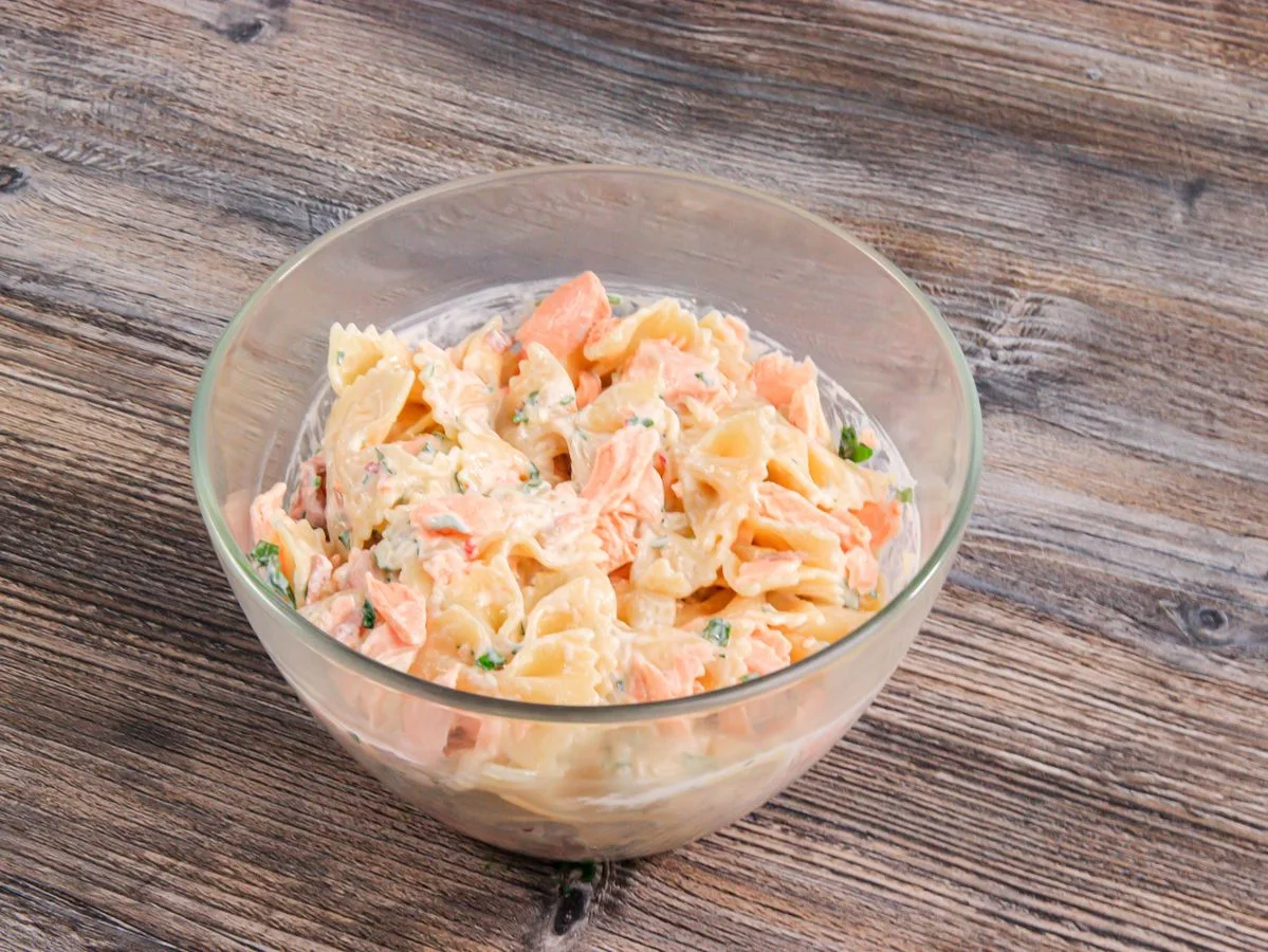 Шаг 8: Фарфалле с красной рыбой