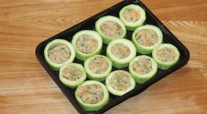 Фаршированные кабачки с виноградом: шаг 8
