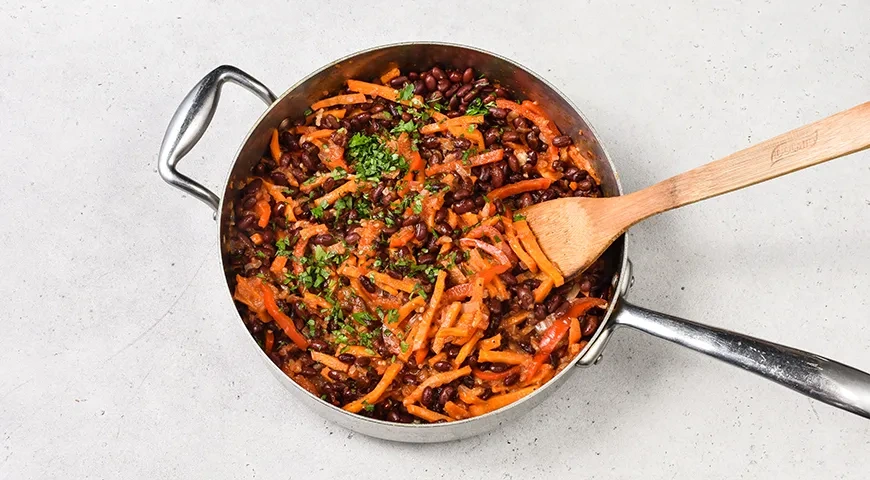 Фасоль с овощами в томатном соусе: шаг 8