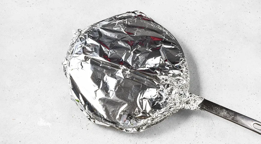 Гречка с котлетами на сковороде: шаг 8