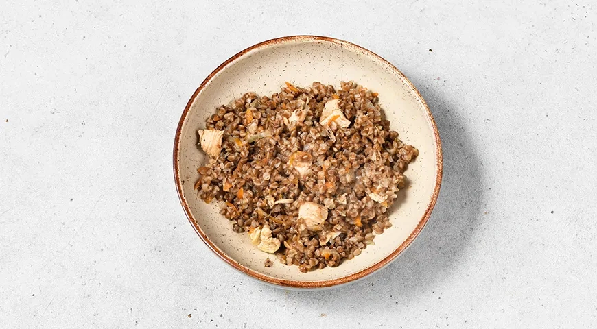 Гречка с курицей на сковороде: шаг 8