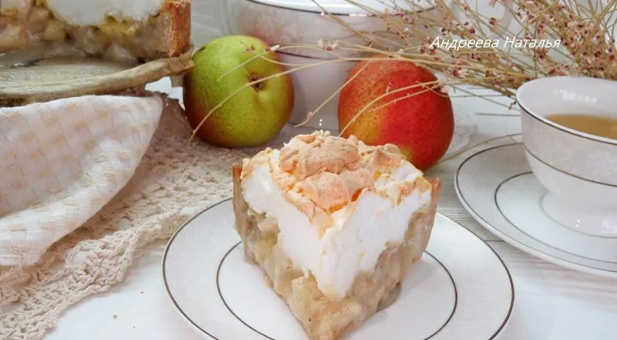 Грушевый пирог с меренгой и карамельной заливкой: шаг 8