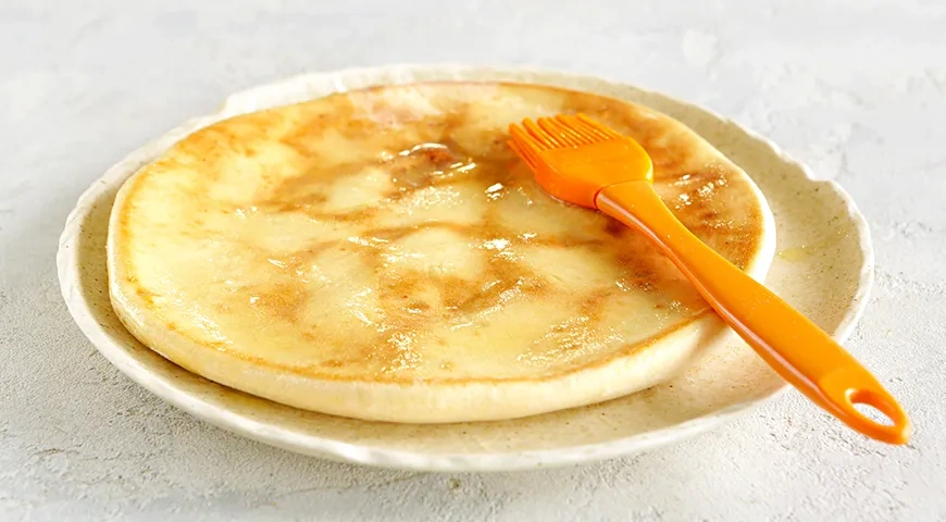 Хачапури с сулугуни на сковороде: шаг 8