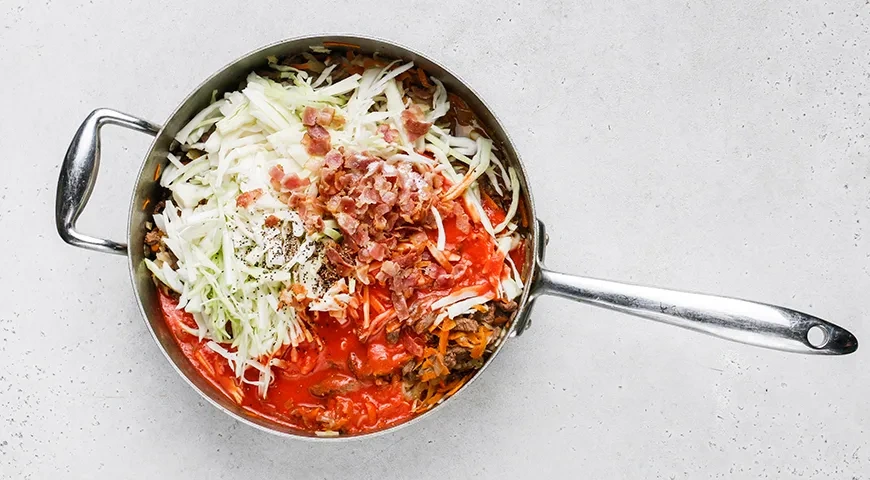 Капуста, тушённая с мясом по-домашнему: шаг 8