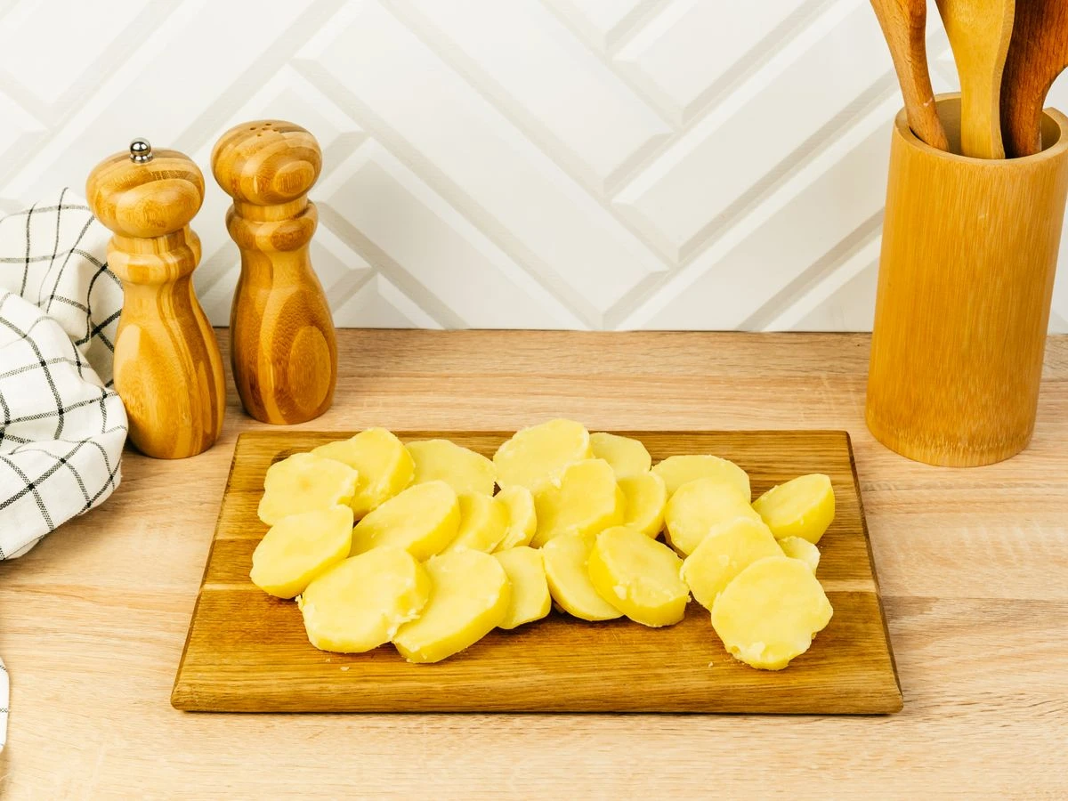 Шаг 8: Картофель в кляре со сметанным соусом