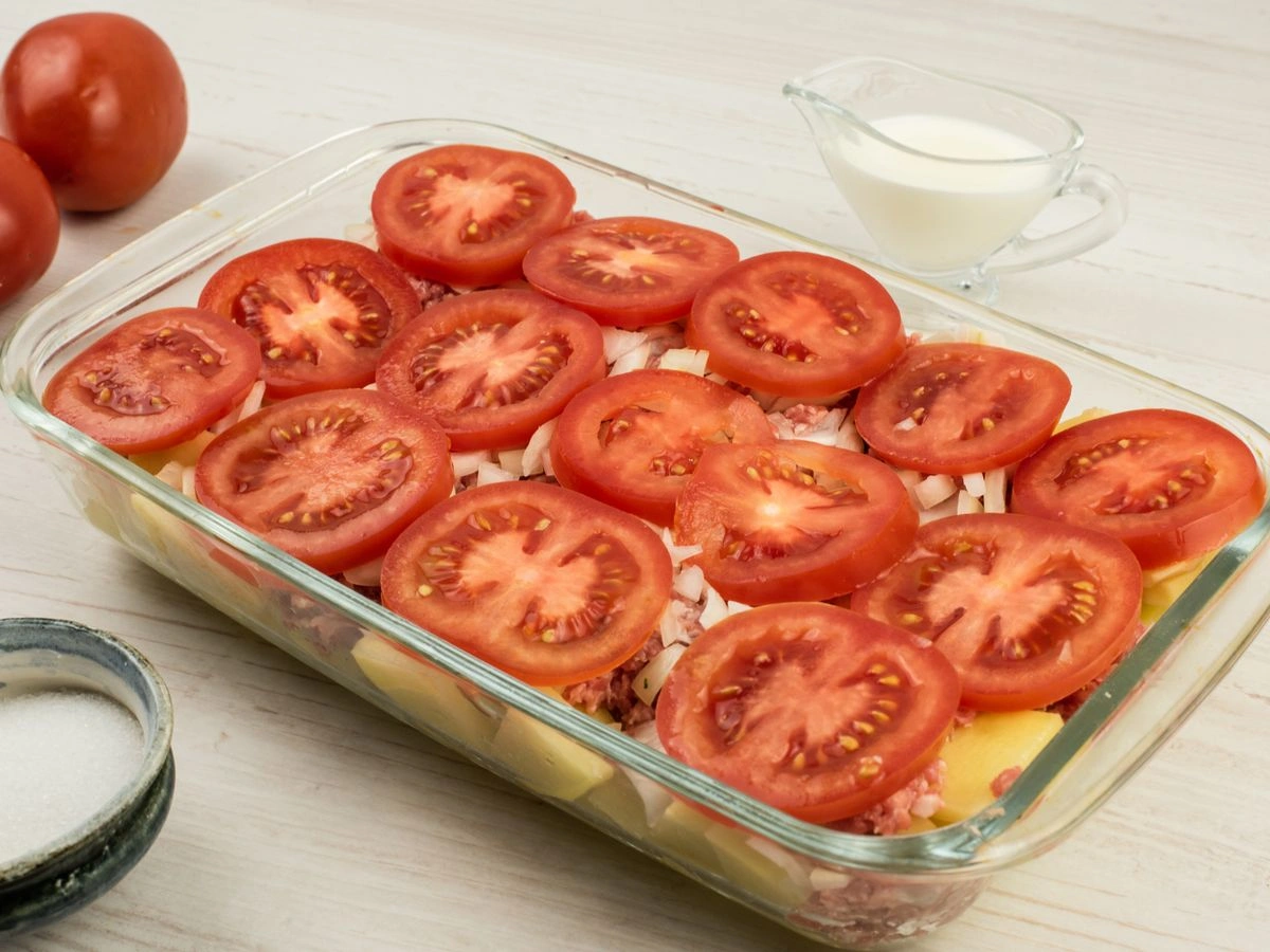 Шаг 8: Картофельная запеканка с говяжьим фаршем и помидорами
