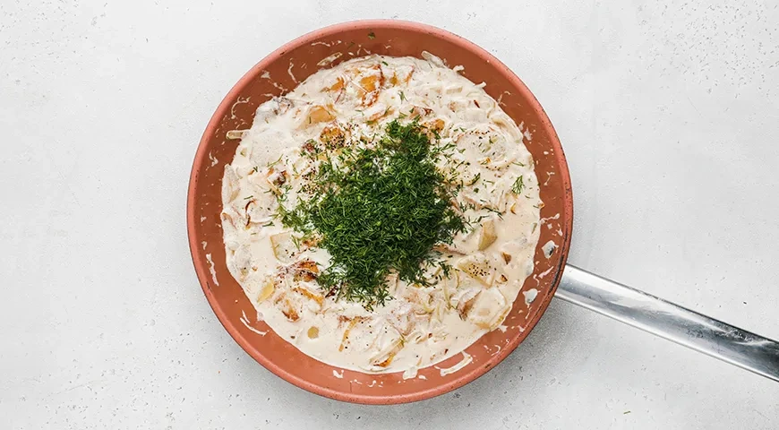 Картошка в сметанном соусе с луком: шаг 8