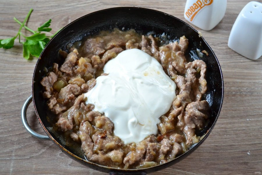 Шаг 8: Классический бефстроганов из говядины