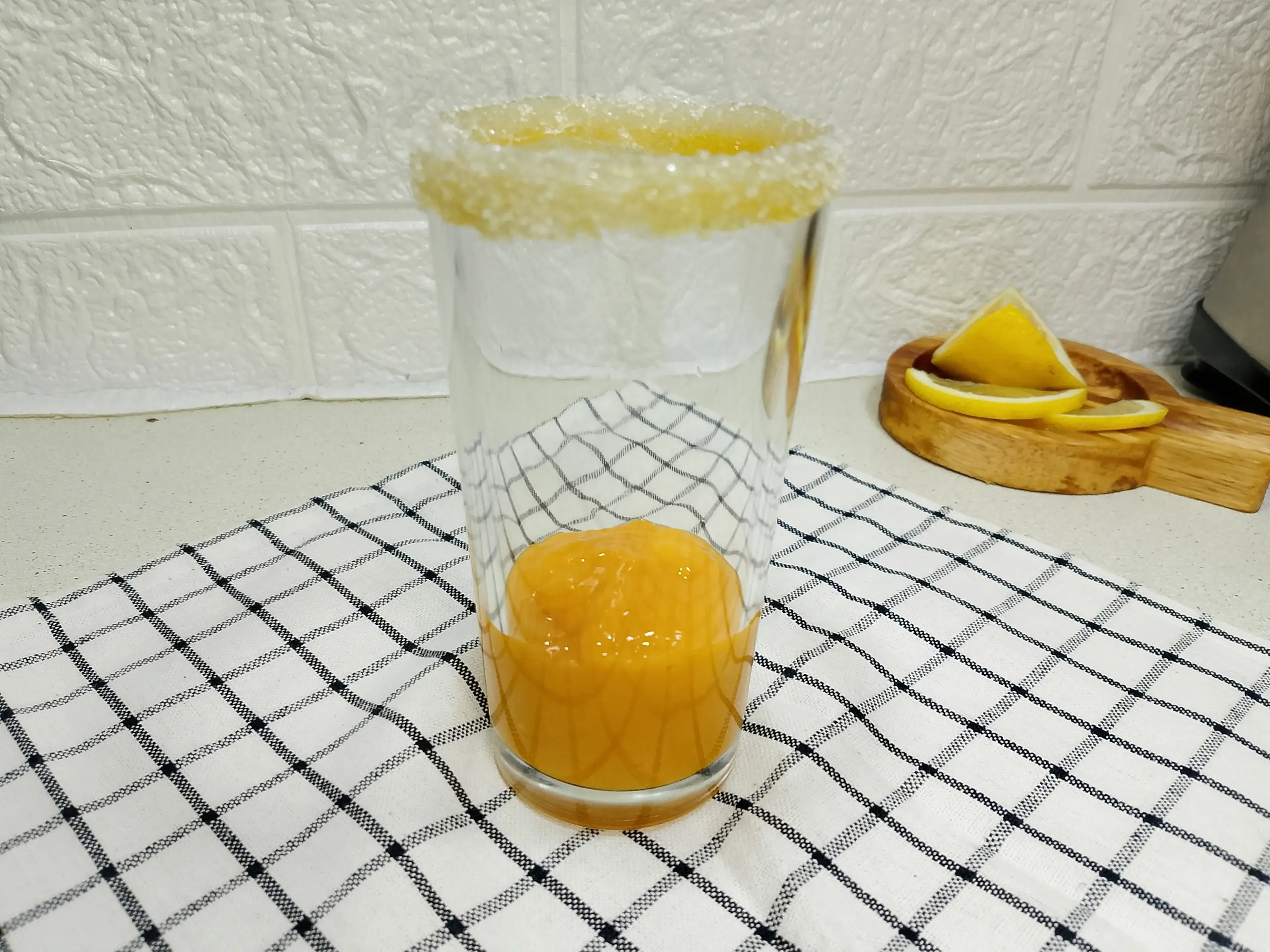 Шаг 8: Коктейль с шампанским и манго на 14 февраля