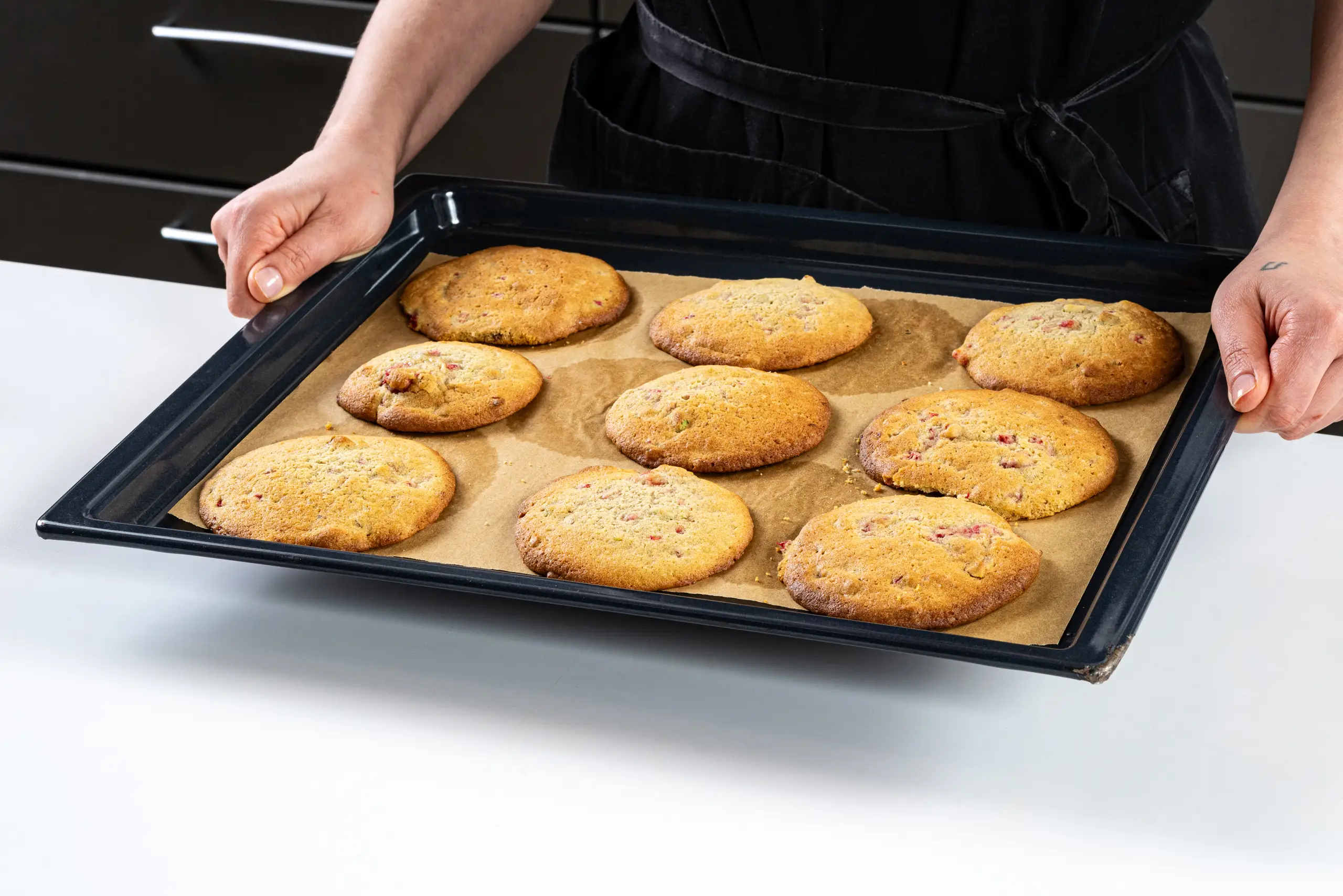 Шаг 8: Крамбл куки с фисташкой и малиной