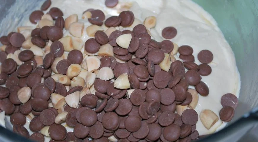 Кулич с шоколадом и миндалем: шаг 8