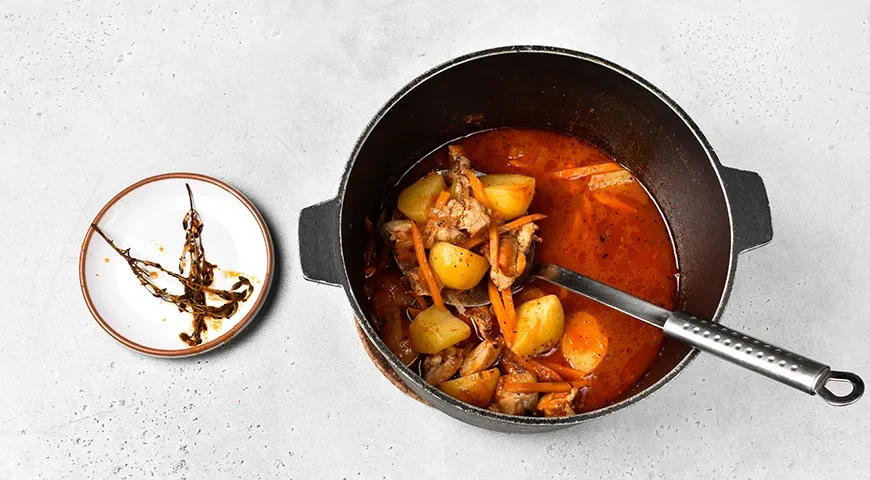 Курица с картошкой в томатной подливке: шаг 8