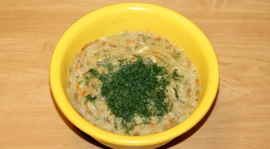 Курино-овощные котлеты с зеленью: шаг 8