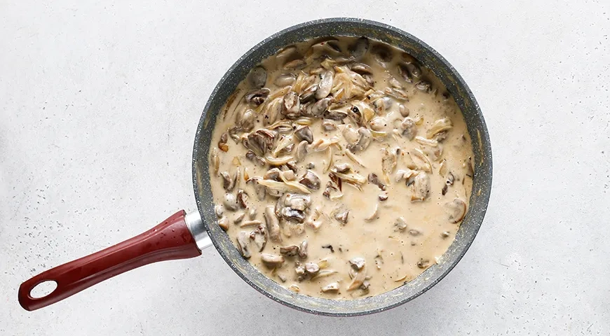 Куриные сердечки с грибами в сметане: шаг 8