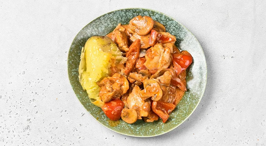 Куриный паприкаш с грибами по-венгерски: шаг 8