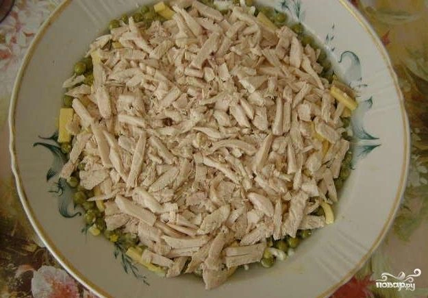 Шаг 8: Куриный салат с солеными огурцами