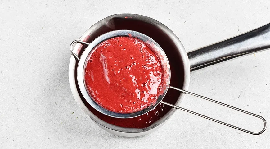 Медовик с малиной: шаг 8