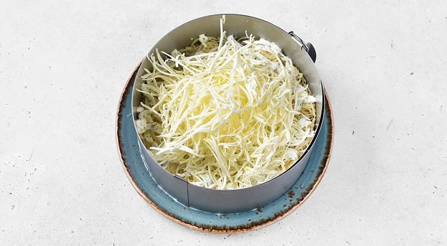 Мимоза с иваси: шаг 8