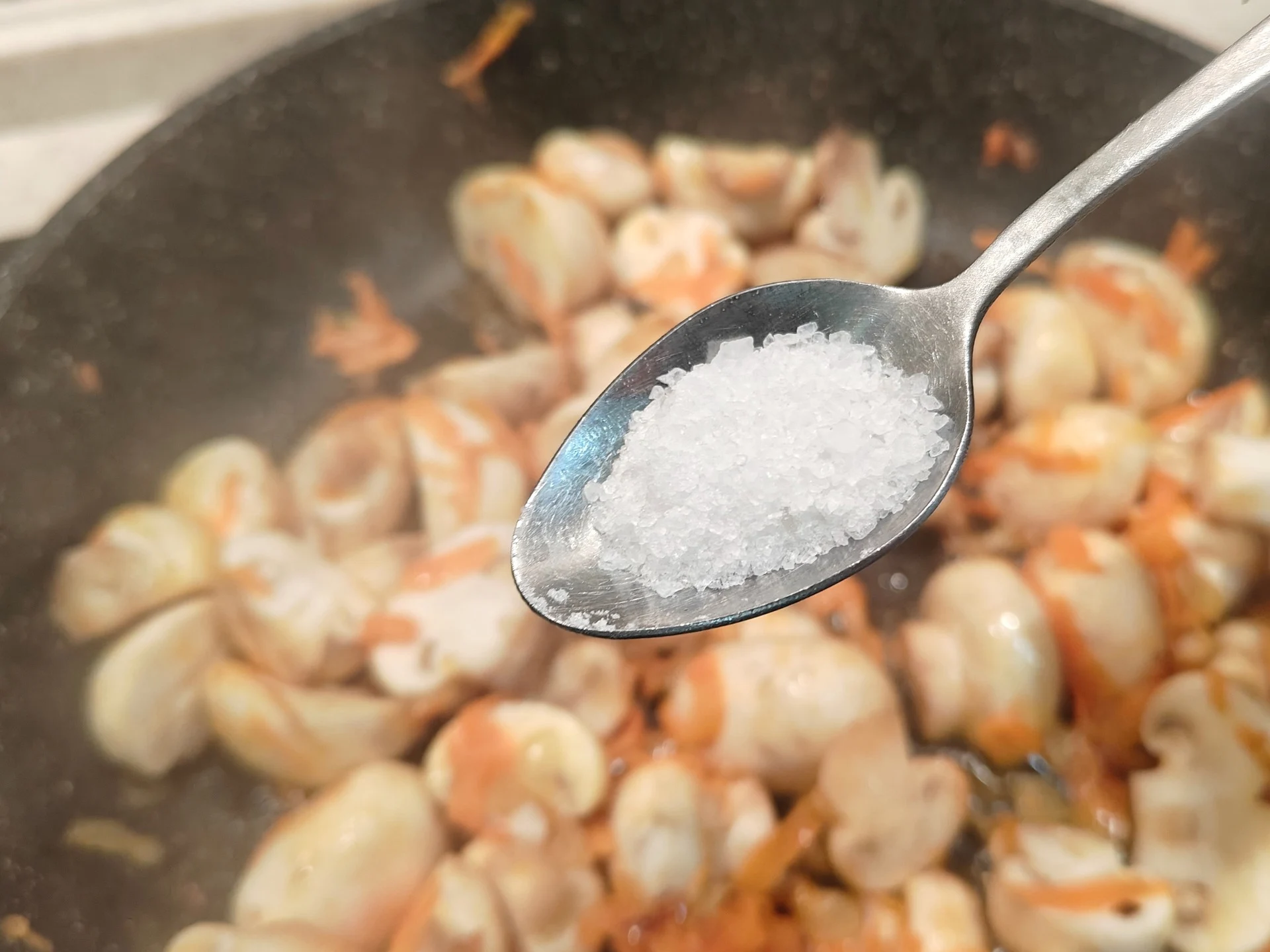 Шаг 8: Начинка для блинов из курицы и грибов