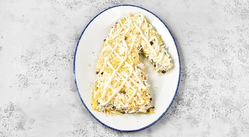 Новогодний салат «Лошадь»: шаг 8