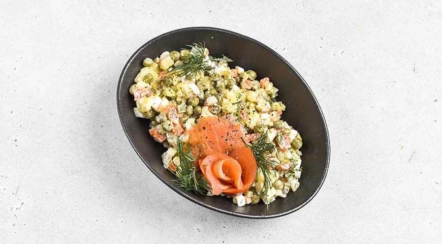 Оливье с красной рыбой: шаг 8