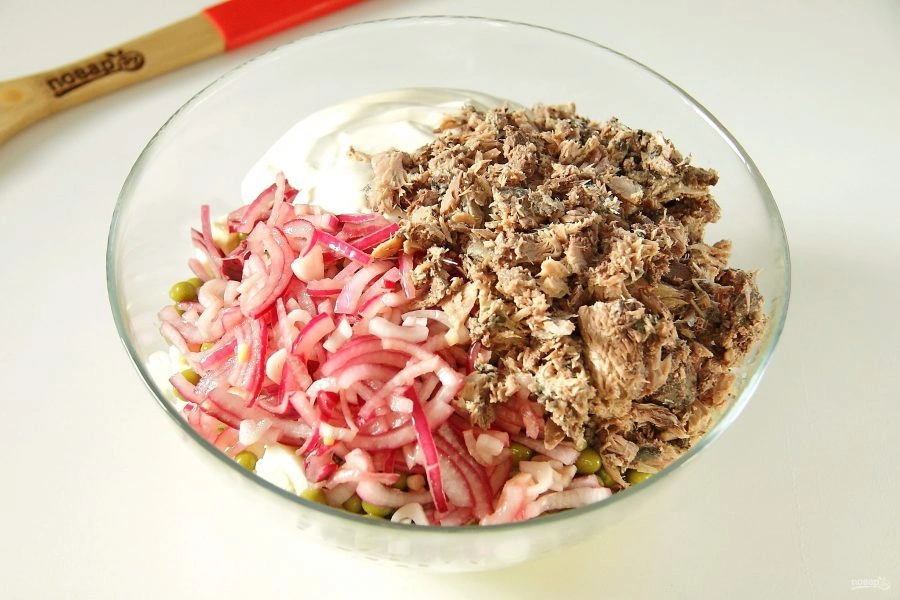 Шаг 8: Оливье с тунцом