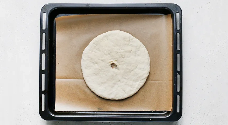 Осетинский пирог с курицей и сыром: шаг 8