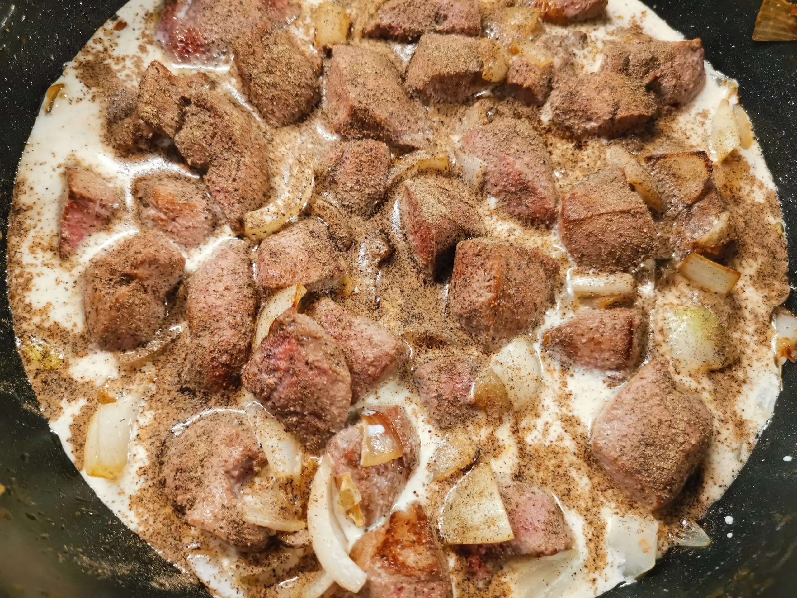 Шаг 8: Печень в сливочном соусе