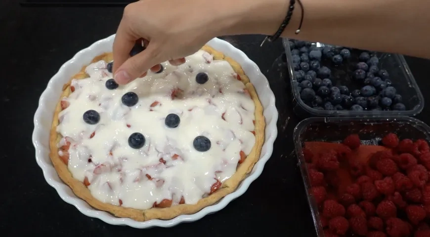 Пирог с ягодами по семейному рецепту: шаг 8