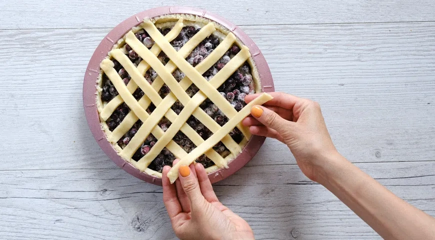 Пирог с творогом и смородиной: шаг 8