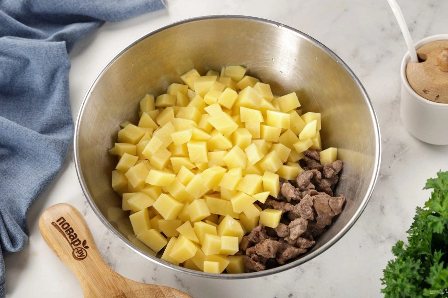 Шаг 8: Простой мясной пирог с картошкой